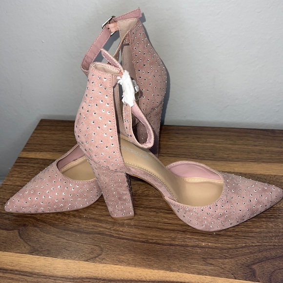 HOT Suede Nude Pink Heels 👠 - Picture 4 of 4
